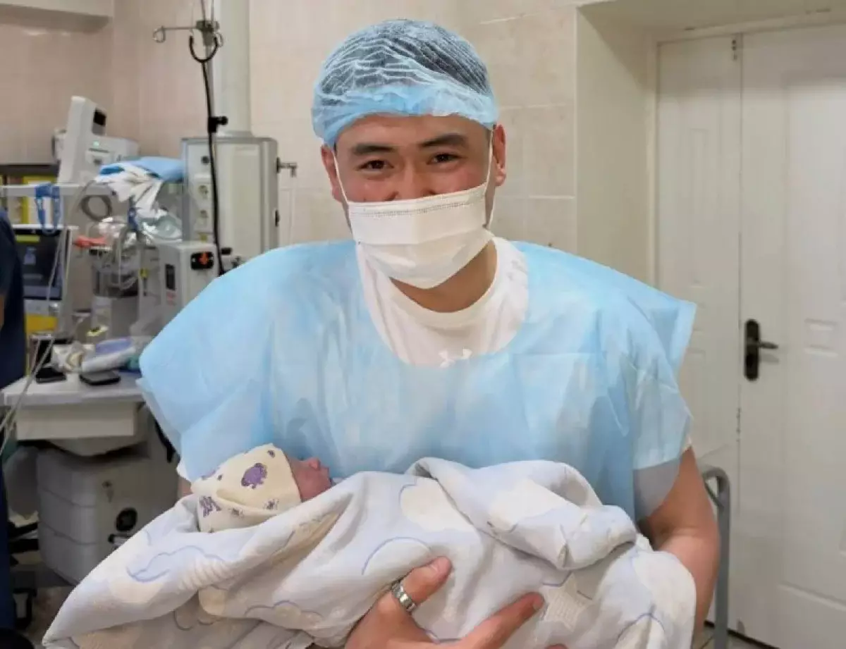 "Сүйінші, ағайын!": Төреғали Төреәлі жетінші мәрте әке атанды