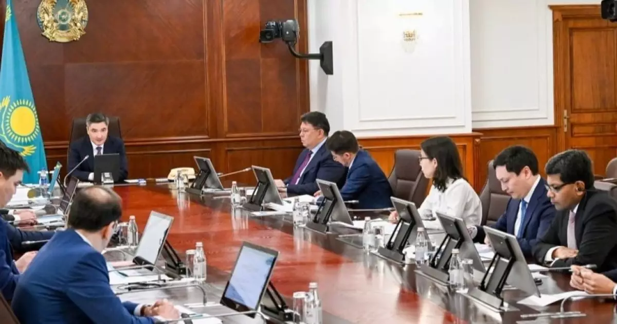  Үкімет экономикалық өсім мен халық табысын арттыруды көздейді 