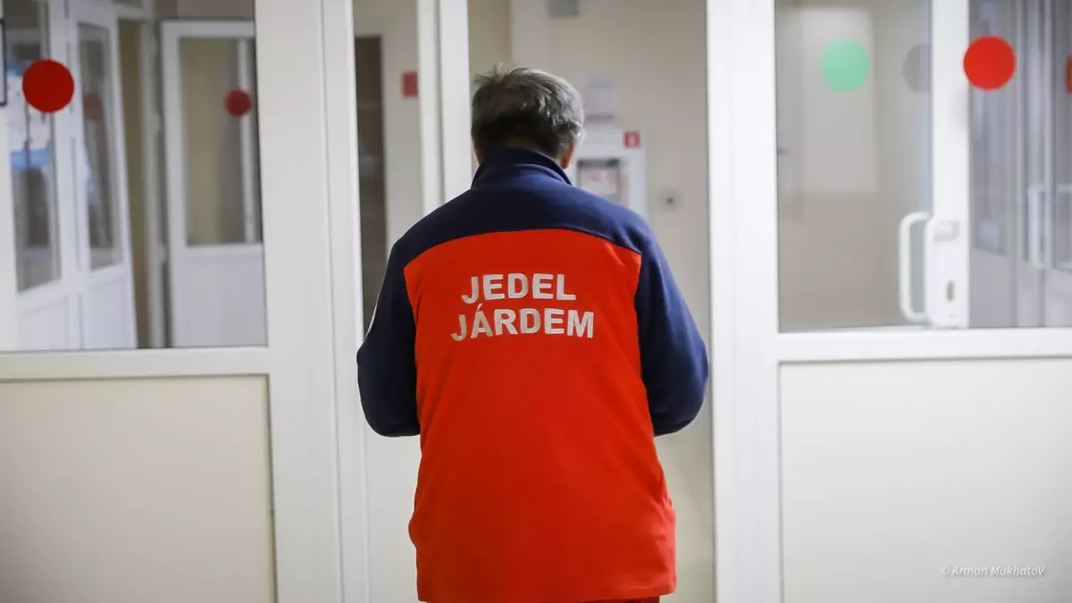 "Туысына келіп, төбелес шығарған": Астанада фельдшерді ұрған ер адам ұсталды