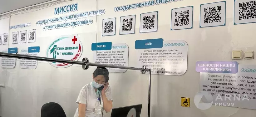 Журналистер емханалар жұмысымен танысты: Семейде баспасөз-туры өтті