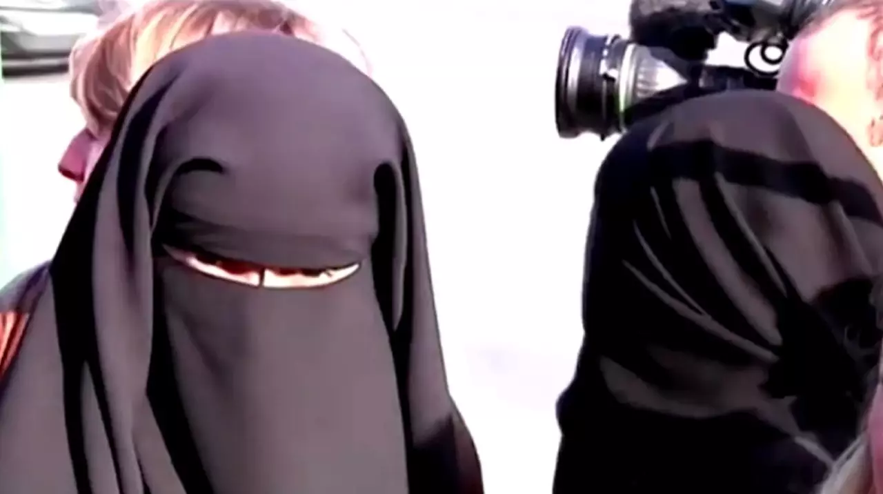 Қоғамдық орындарда бетті тұмшалап жүруге болмайды