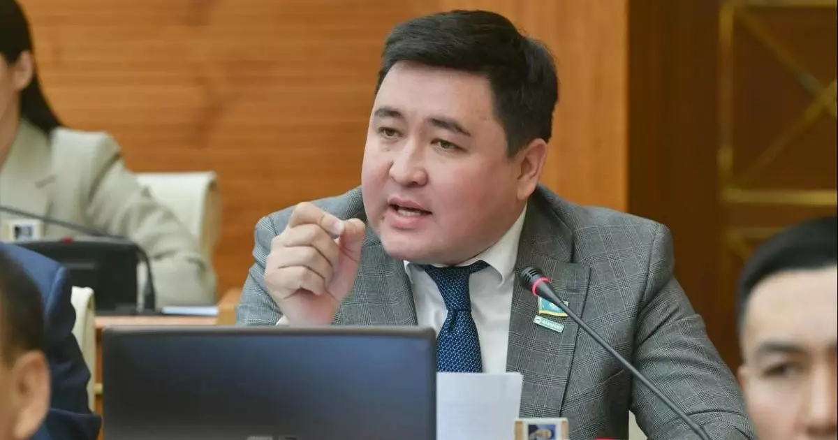   Ауыл мен аудандағы мәдениет үйінде қызмет етіп жүргендердің айлығы шайлығына жетпейді – Нартай Сәрсенғалиев   