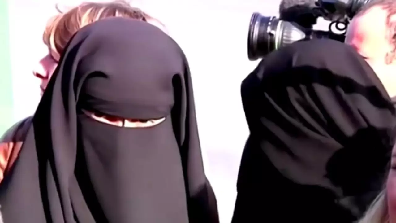 Запрет на закрытие лица в общественных местах действует в РК