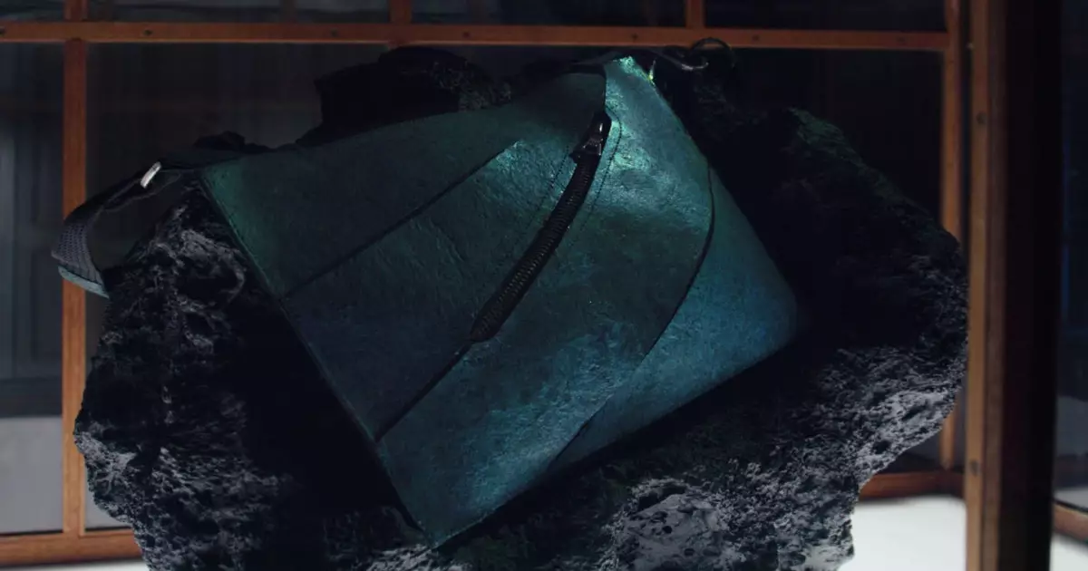  Динозавр терісінен аса қымбат сөмке тігілді 