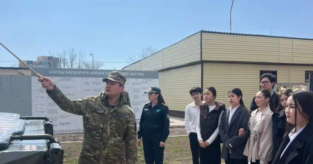  Қарағандыдағы әскери бөлімде оқушыларға арналған «Ашық есік күні» өтті 