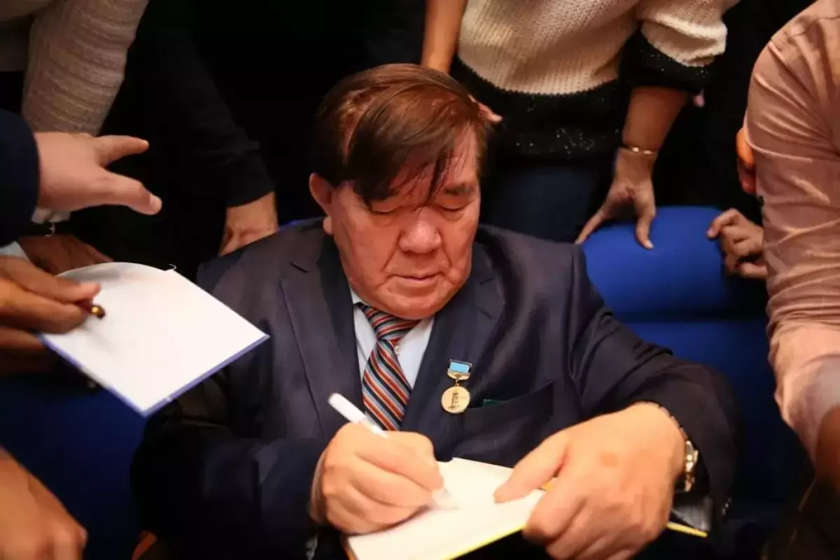 Мухтар Шаханов госпитализирован в реанимацию: поэт находится в тяжелом состоянии