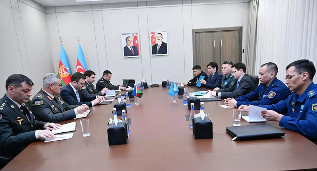 Министр обороны Казахстана посетил Азербайджан.