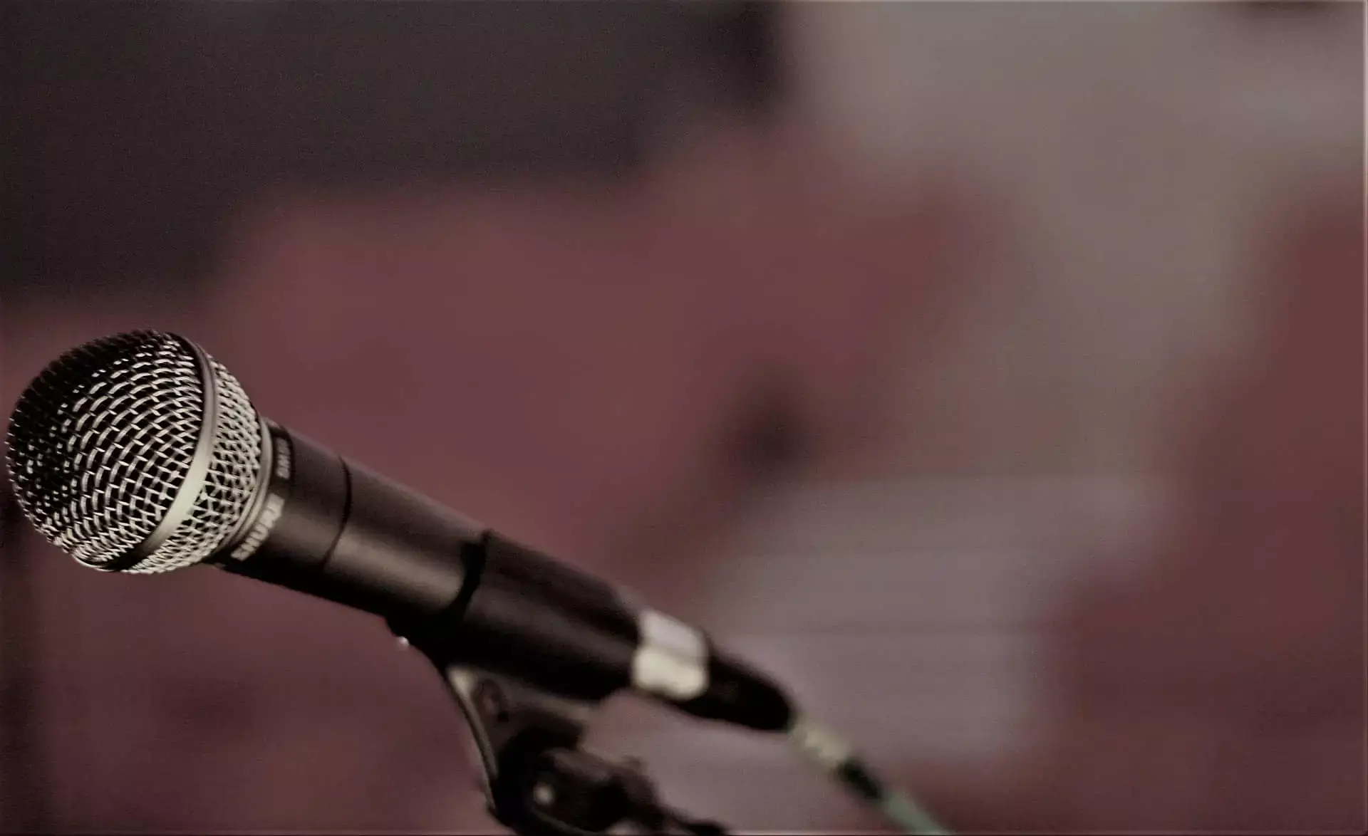 Энрике Иглесиас даст концерт в Казахстане, певцу хотят запретить целовать фанаток.