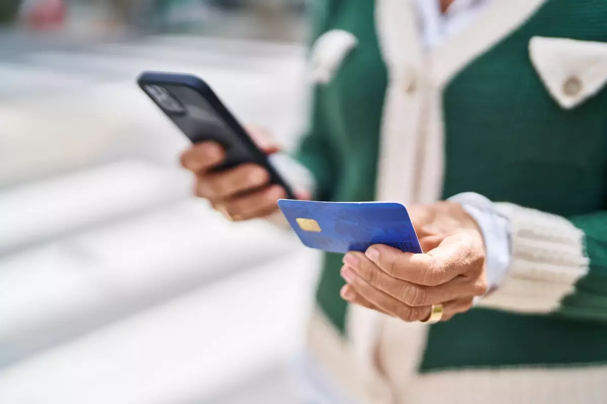 Сәуірде банктер қазақстандықтардың мобильді аударымдары туралы мәліметін салық органдарына береді