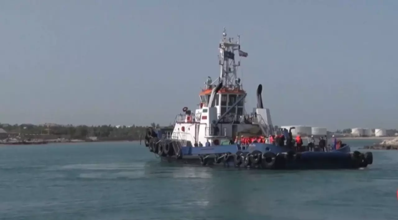 Иран вновь закрыл Ормузский пролив