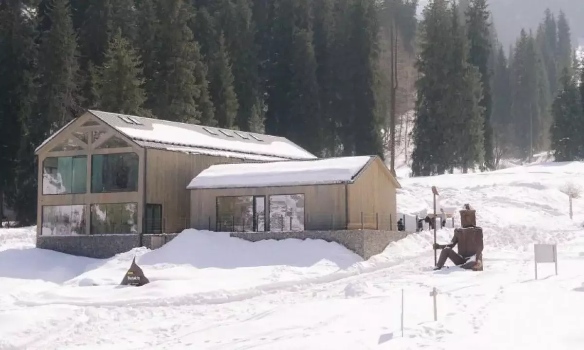 Алматы тауларындағы экоакция: қоқыс жинап, кофе ал