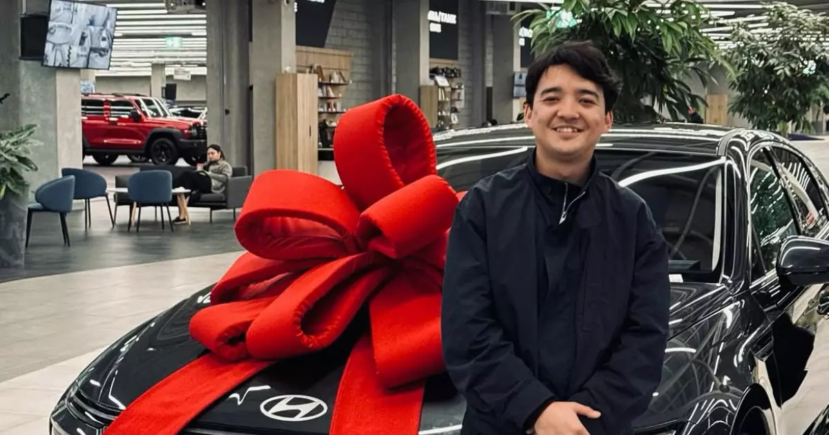  Мейрамбек Беспаев Еркеш Хасенге көлік сыйлады (ВИДЕО) 