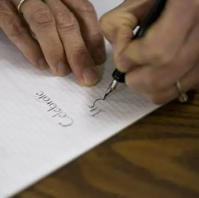 Казахстанка заработала 400 тысяч тенге за 5 дней благодаря красивому почерку