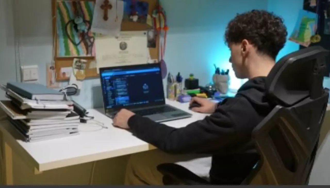 Грекия балаларға әлеуметтік желіні шектейді