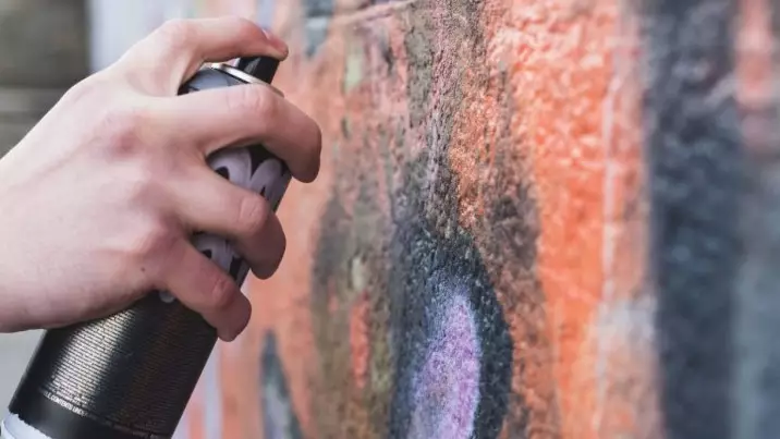 Опасные граффити: в Караганде закрасили более 2000 наркореклам