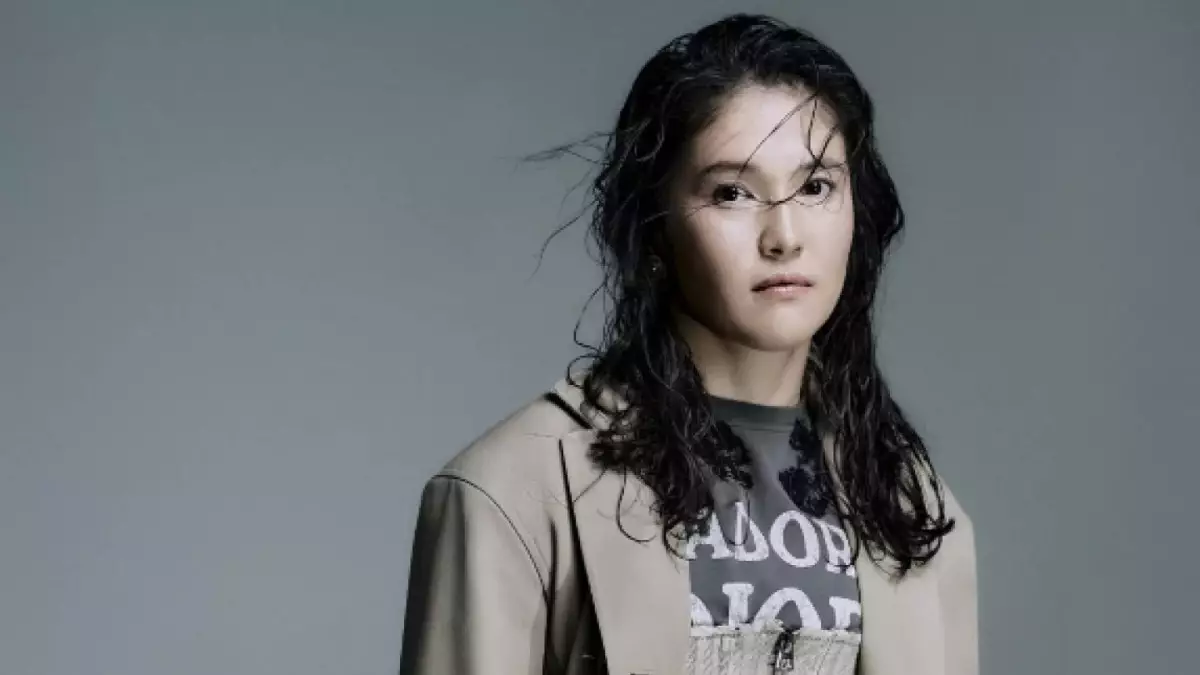 «Жаныңды қинайтын адам кездесер»: Назым Қызайбай танымал әншінің бапкері болды