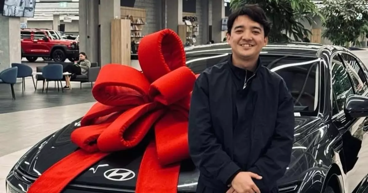  Мейрамбек Беспаев Еркеш Хасенге су жаңа көлік сыйлады 