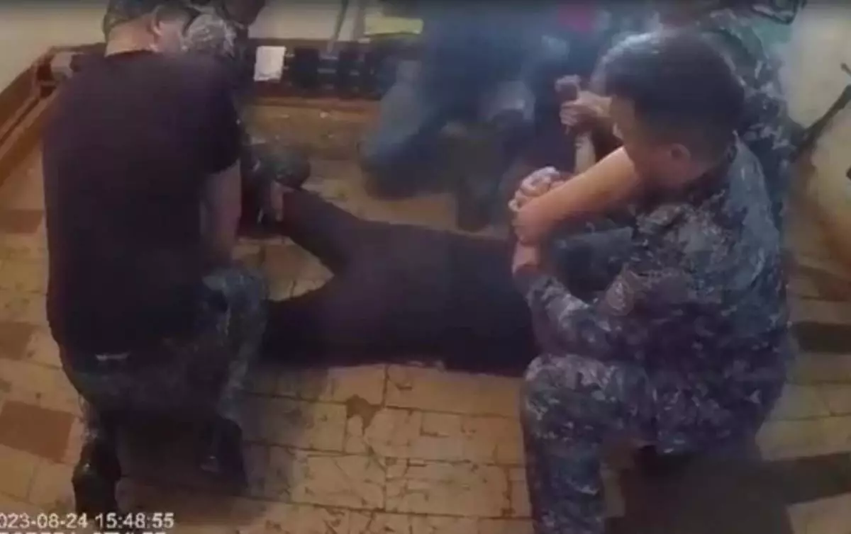 Тұтқындарды азаптаған: Атбасарда колонияның 12 қызметкеріне қатысты іс осымен үшінші рет қайта қозғалды