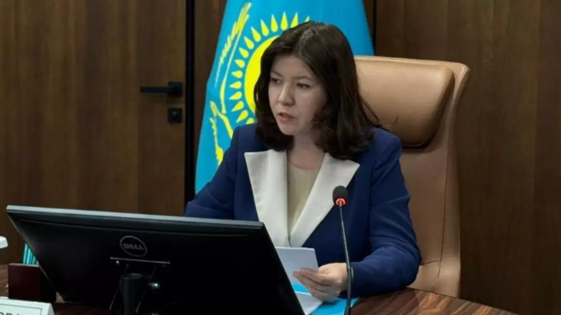 Ұстаздар қауымын алаңдатқан сұрақтар: еліміздің бас педагогі маңызды мәселенің нүктесін қойды