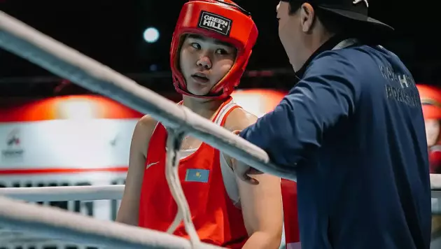 Қазақстандық боксшы мен әлем чемпионы АЧ алтыны үшін айқасты