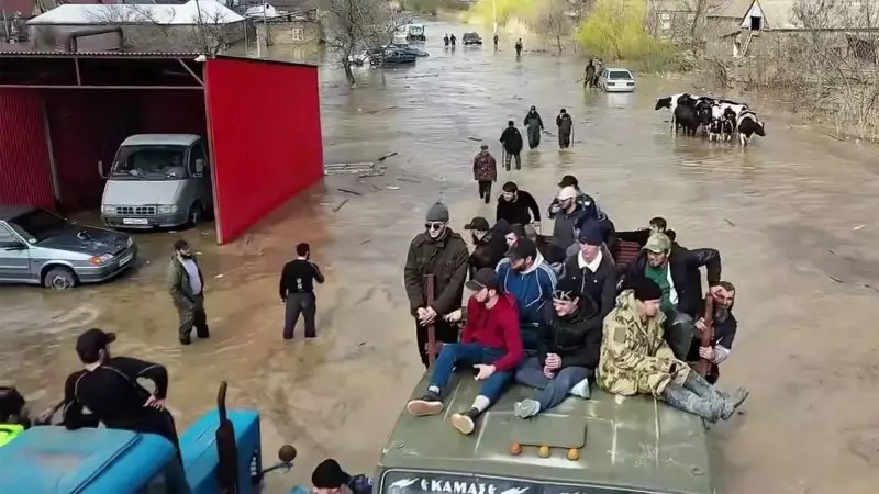 Добровольцы из Казахстана устраняют последствия наводнений в Дагестане