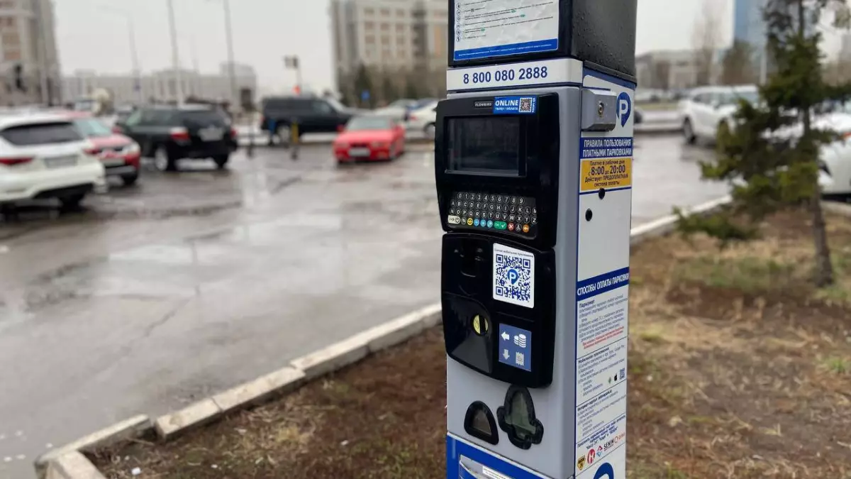 Дәмхана, автотұрақтағы QR-кодты сканерлеу қауіпті: алаяқтардың жаңа айласы қалай жұмыс істейді?