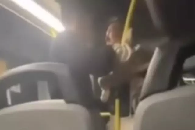 Қарағандыда мүгедек жігітті жолда түсіріп кеткен автобус жүргізушісі жауапқа тартылады