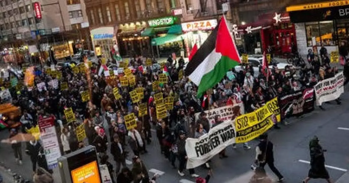  Ирандағы соғысты тоқтатуды талап еткен мыңдаған америкалықтар көтеріліске шықты 