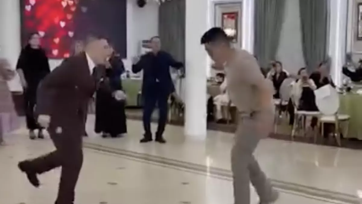 "Нағыз бақыттың биі": Түрмеден шыққан Мейіржан Төребаев тойда көзге түсті (ВИДЕО) 