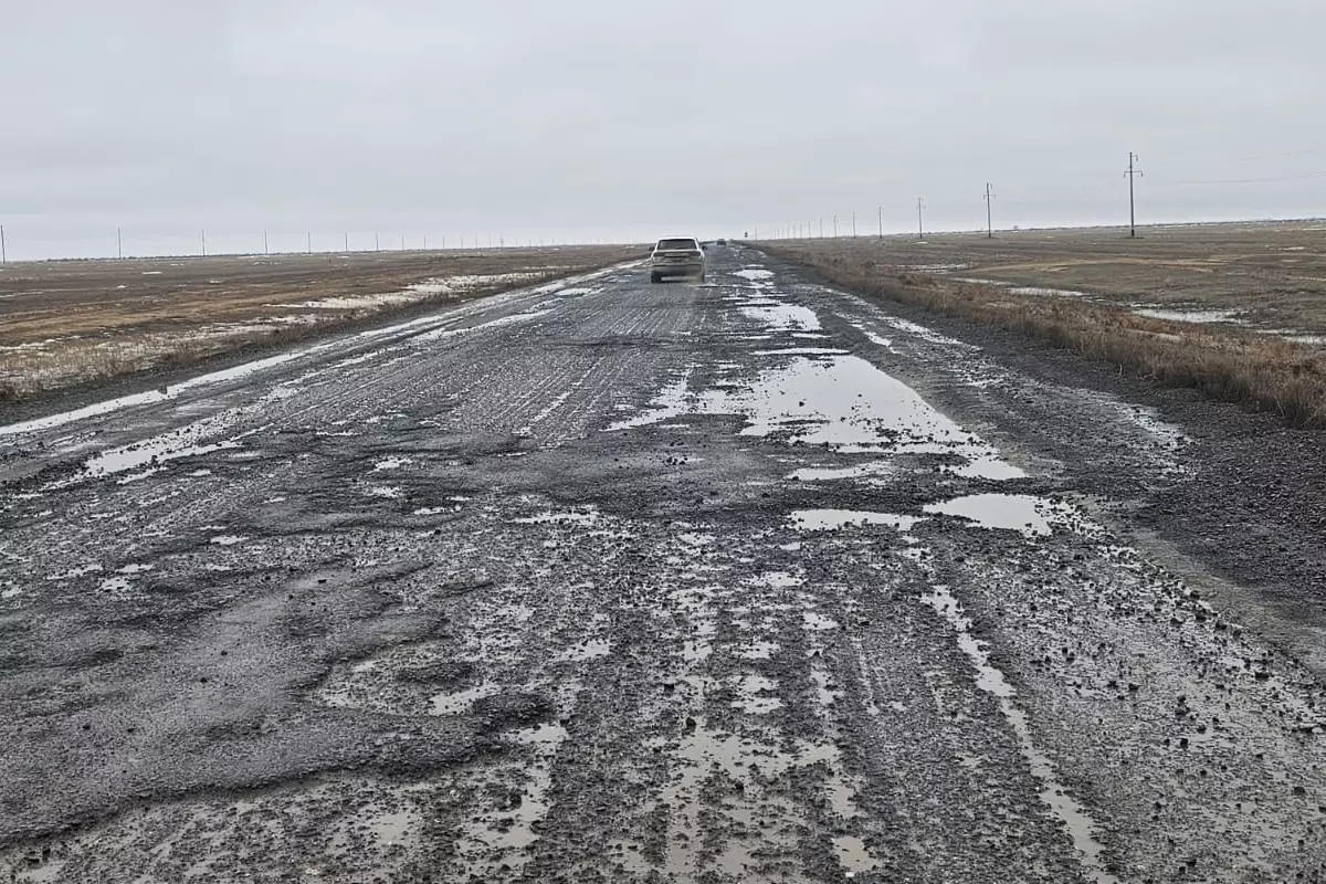 ​Сняли асфальт и пропали: ремонт дороги «Атырау–Индер» затянулся на два года