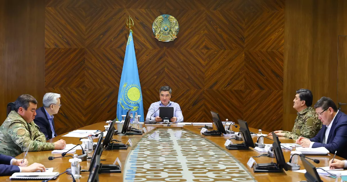   Олжас Бектенов төтенше жағдайларды жою жөніндегі жедел штабтың отырысын өткізді   