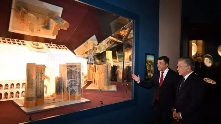 Мирзиёев посетил обновленный музей Темуридов и сквер Амира Темура