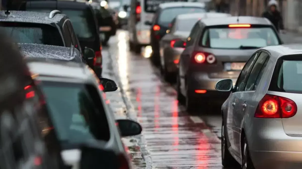 Арест счетов и запрет на выезд: налоговая начала применять жесткие меры к автовладельцам РК - новости на Lada.kz 09.04.2026