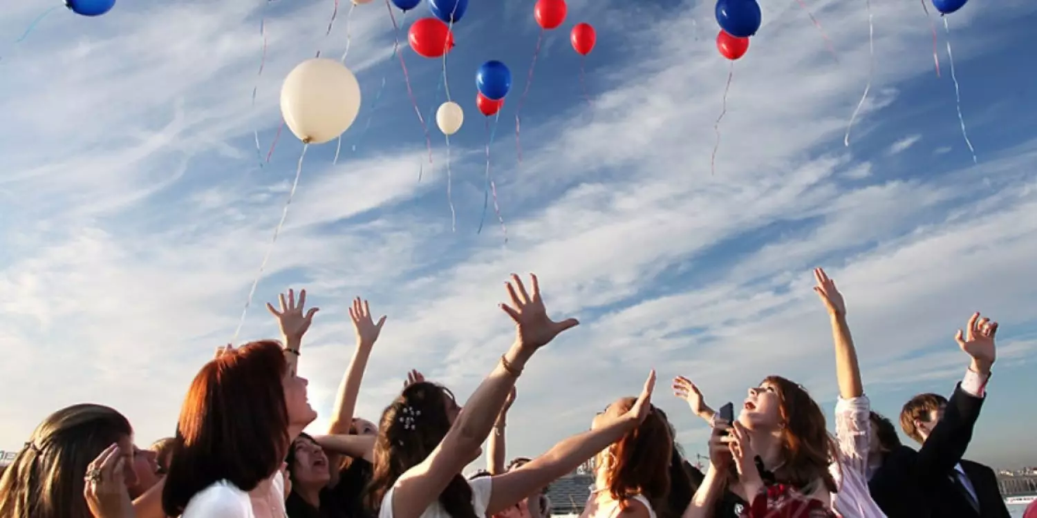 "Мектеп бітіру кешіне 300 мың теңгеден": алматылық ата-аналар президентке жүгінді