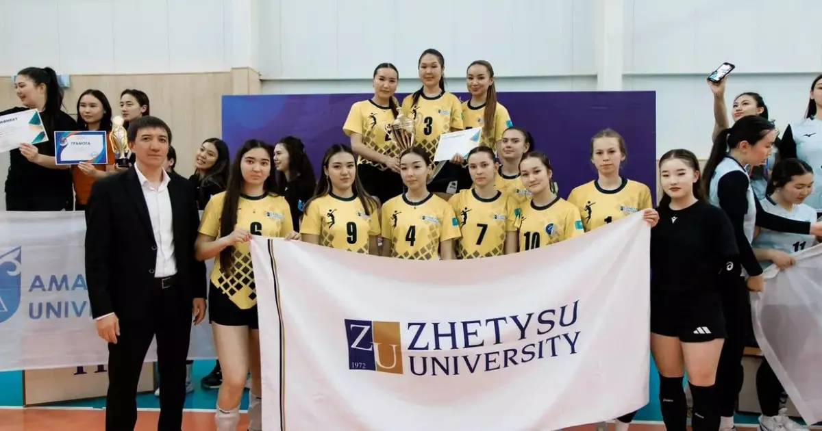   Жетісу университетінің командасы Ұлттық студенттік лигада топ жарды   