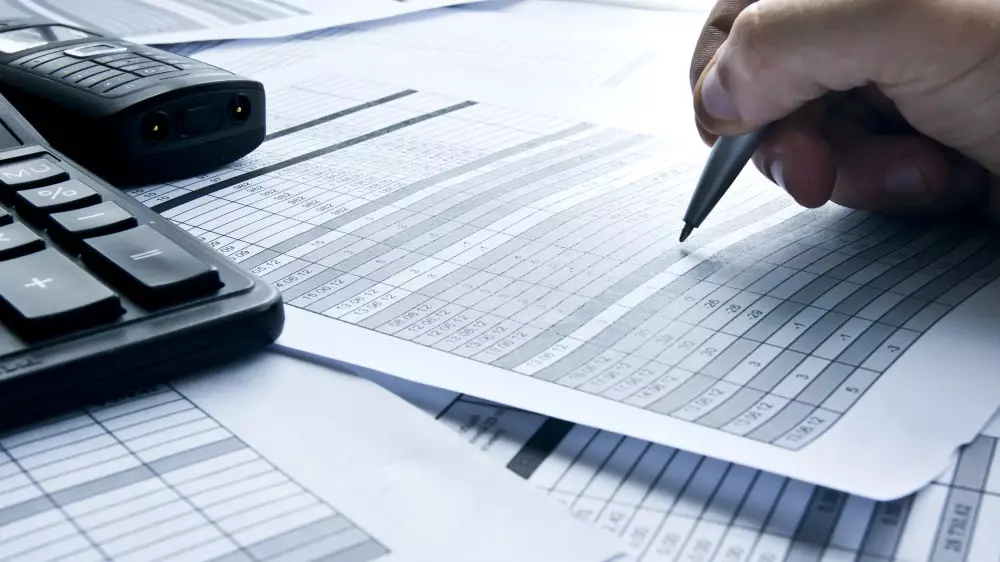 Массовая блокировка счетов казахстанцев - налоговики заявили об ошибке