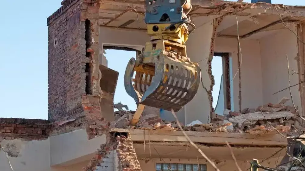 Почти 100 многоквартирных домов снесут в Алматы