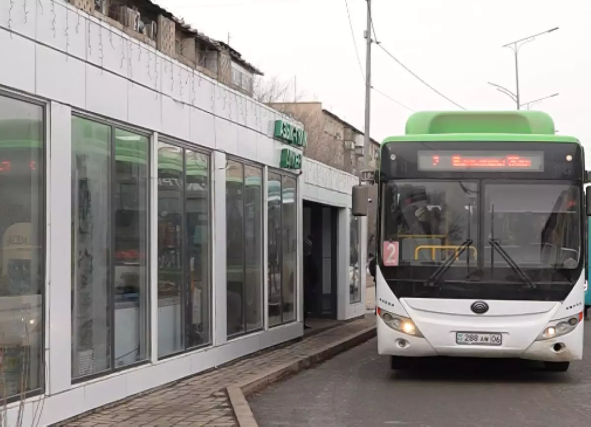 В Атырау установят 100 новых автобусных остановок