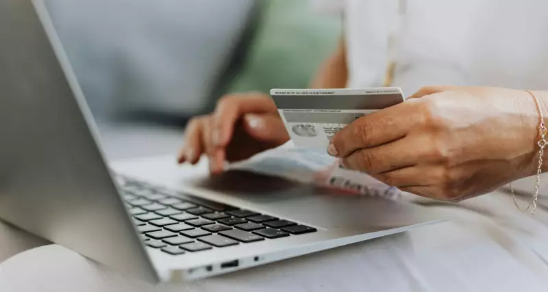 Почему казахстанцам массово арестовали банковские счета