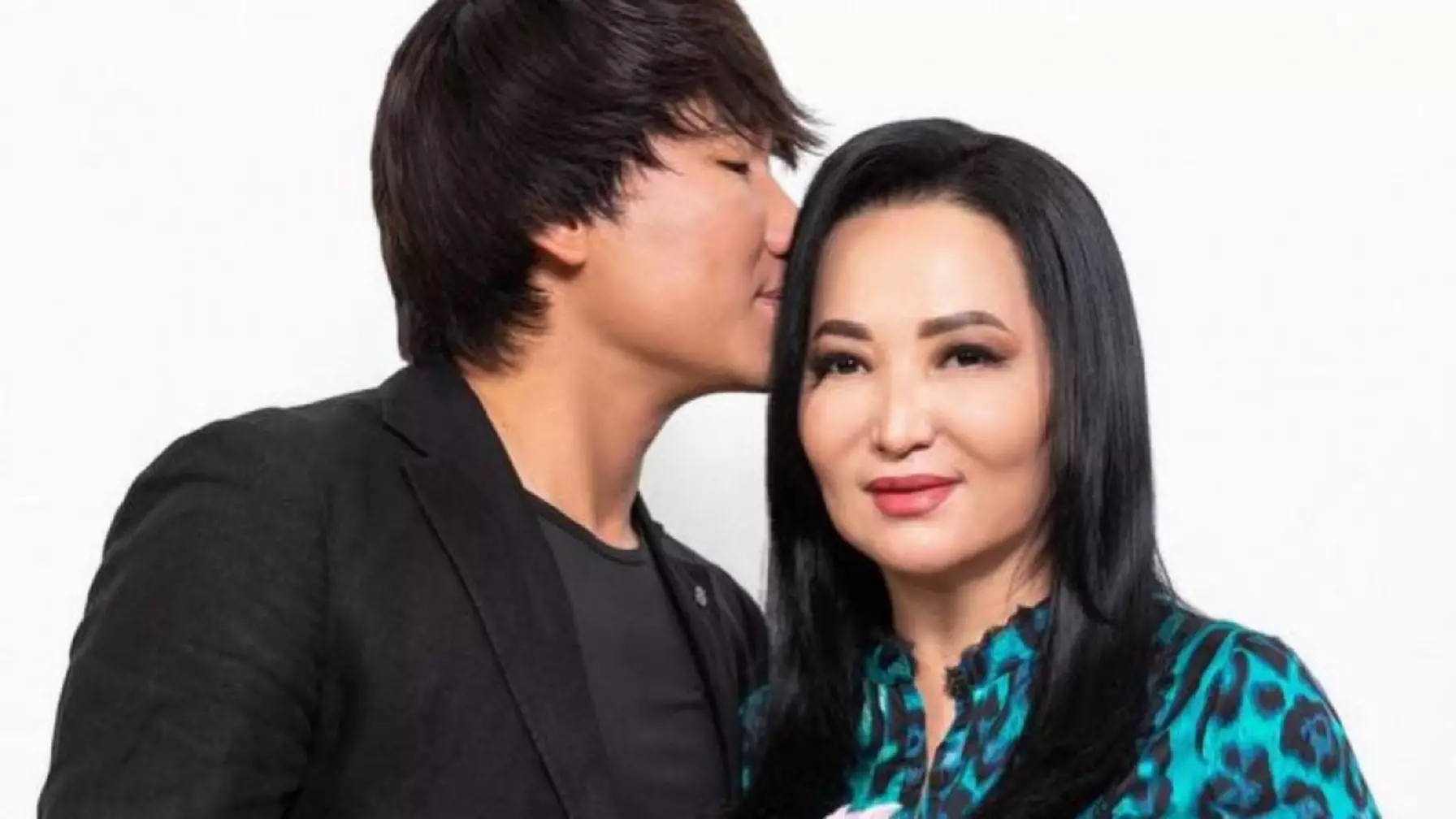 «Мақтанатындар көп… Аңқау елге арамза молда»: Гүлзира Айдарбекова тың мәлімдеме жасады (ВИДЕО)