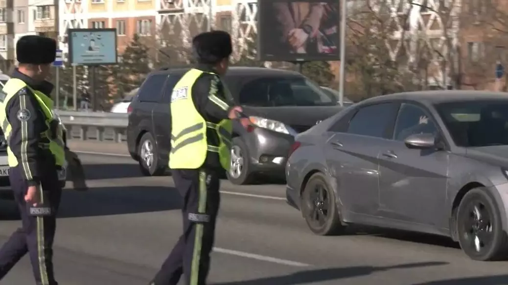 Алматыда 5 мыңға жуық көлік айыппұл тұрағына қойылған
