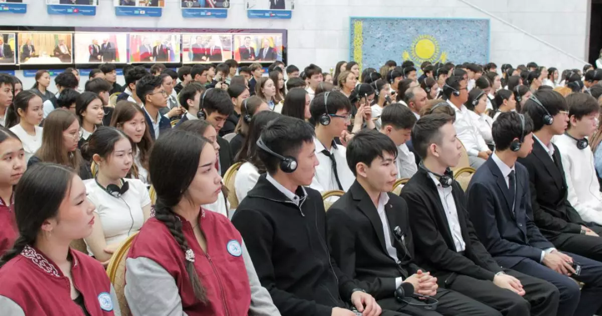   STEM: жасанды интеллектке негізделген білім   