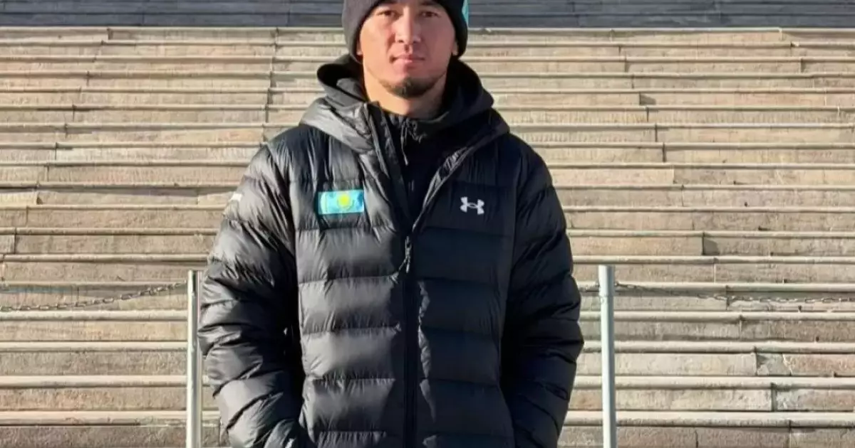  Махмұд Сабырхан Азия чемпионы атанған боксшы қызға 500 мың теңге «көрімдік» берді 