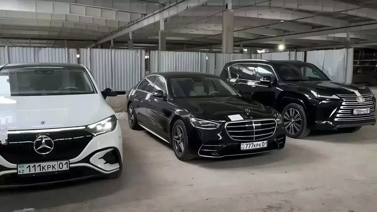 Перизат Қайраттан тәркіленген 80 миллиондық Mercedes астаналық полицейлерге берілді