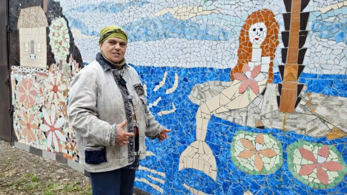 "Русалки и драконы": Как карагандинка превратила обычный дом в яркое место