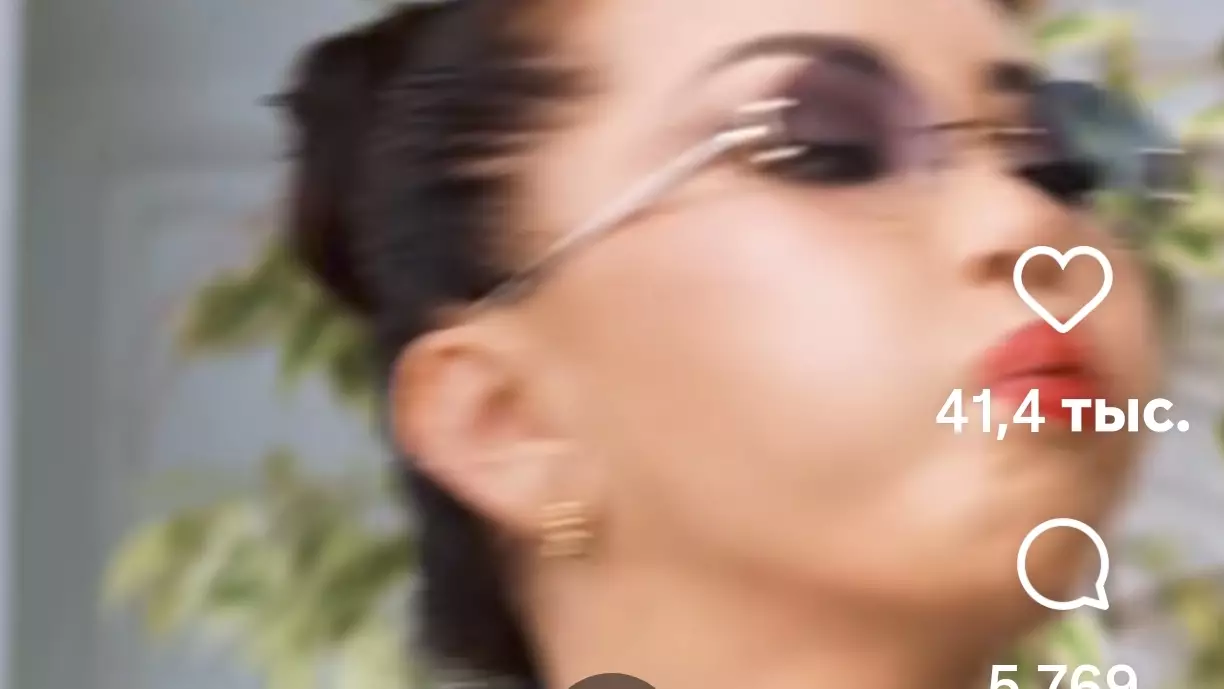 Баян Алагөзова журналистің бетіне сағызын түкіріп жіберді