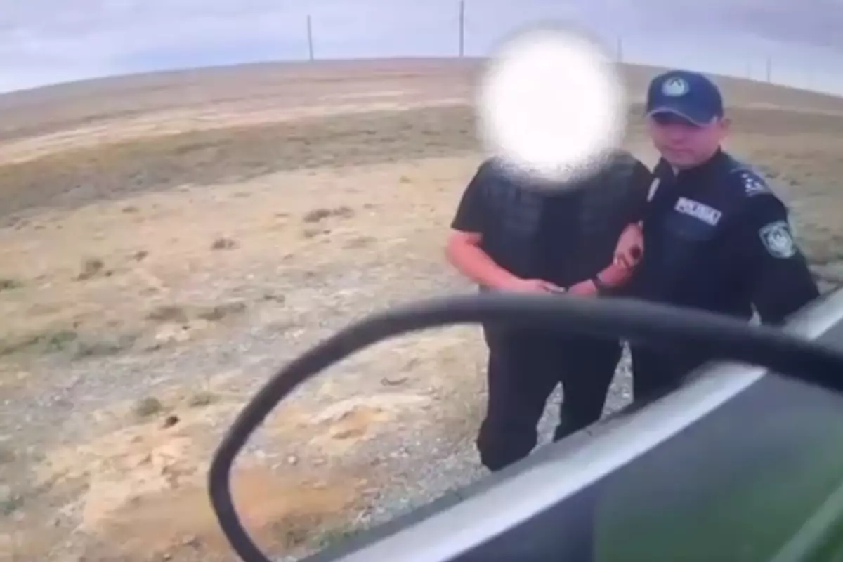 Пьяного водителя КамАЗа задержали на трассе в Атырауской области
