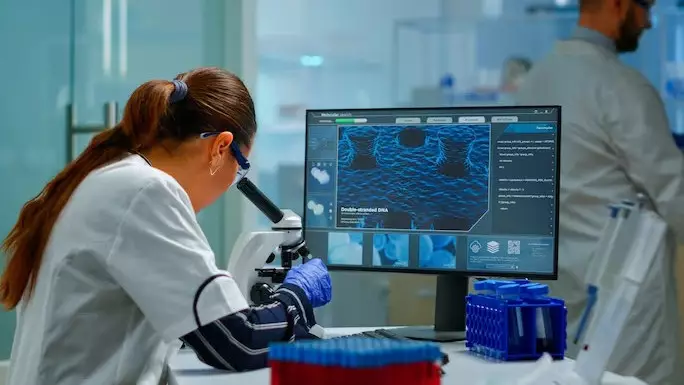 Бесплатное жильё, 8 млн тенге и гранты: какие льготы получают учёные в Казахстане