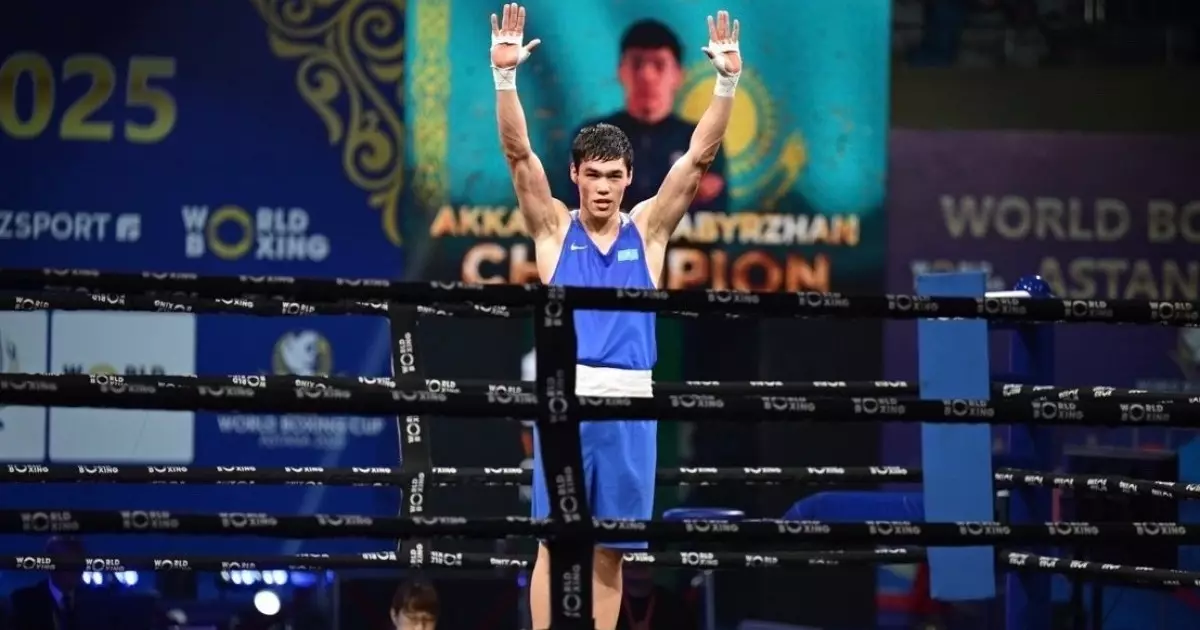  Сабыржан Аққалықов өзбек боксшысын жеңіп, Азия чемпионы атанды 