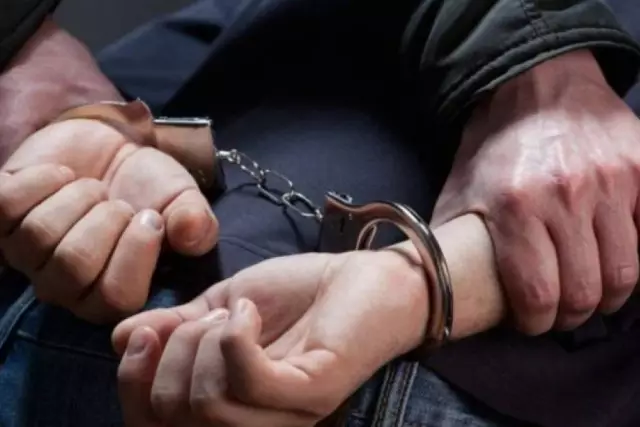 Көрші әйелді 40 рет күрекпен ұрған еркек ұсталды